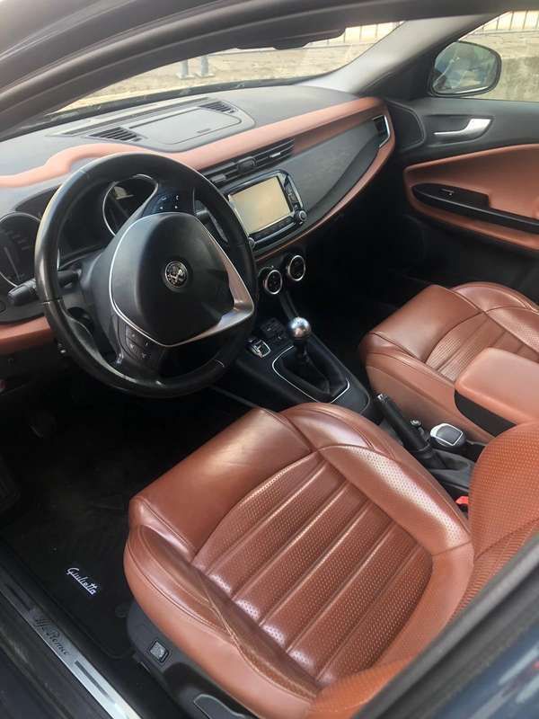 Blu/azzurro Usata 2016 Alfa Romeo Giulietta Distinctive Due volumi | 9000 € (Cara) - Immagine 1/4