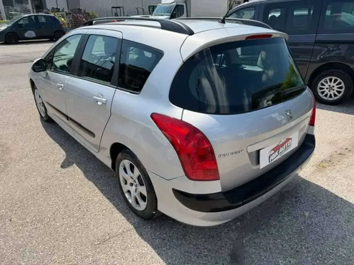 Usata Peugeot 308 SW Access 92 CV (67 kW) 2012 Argento Station wagon