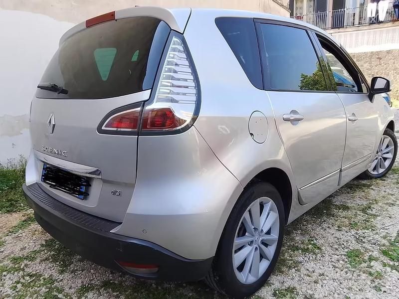 Usata Renault Scénic III 110 CV (80 kW) 2012 Grigio Monovolume