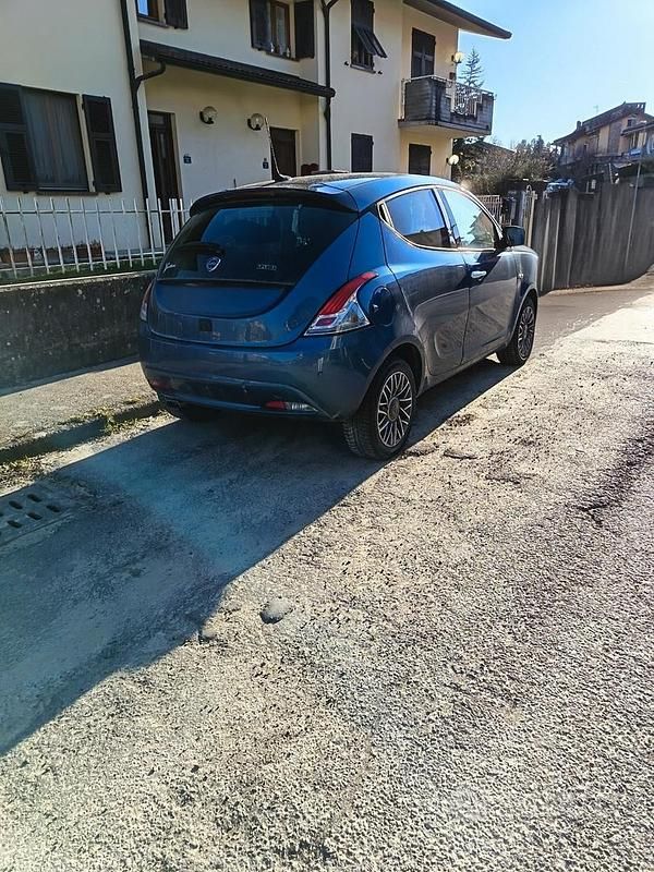 Usata Lancia Ypsilon 2023 Blu Utilitaria