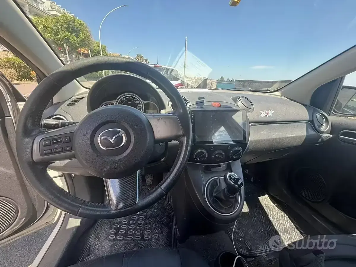 Usata Mazda 2 75 CV (55 kW) 2013 Bianco Utilitaria