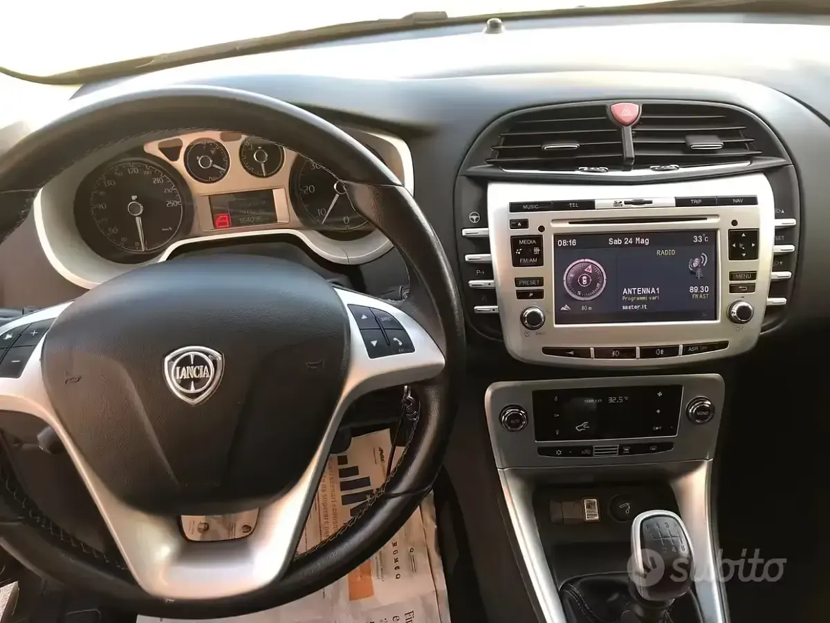 Usata Lancia Delta 190 CV (139 kW) 2010 Grigio Utilitaria
