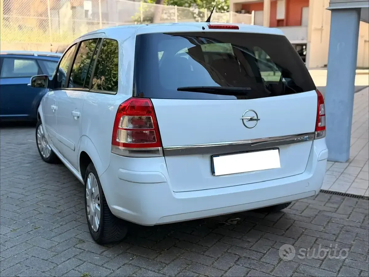 Usata Opel Zafira Tourer Cosmo 150 CV (110 kW) 2012 Bianco Monovolume