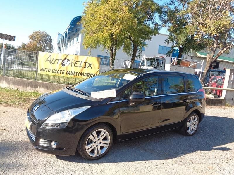Usata Peugeot 5008 Premium 112 CV (82 kW) 2011 Nero Monovolume