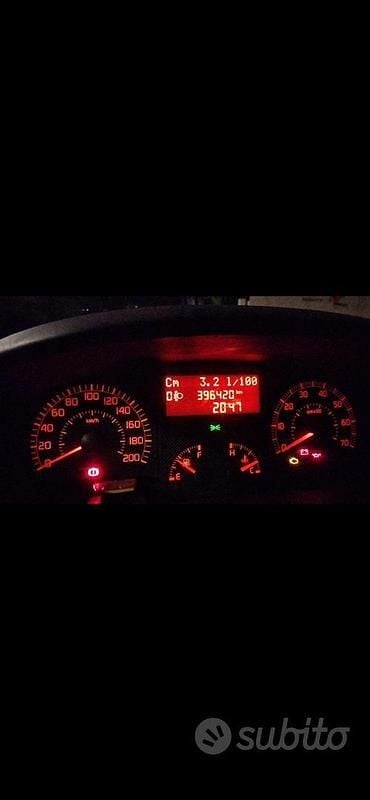 Usata Fiat Idea Emotion 70 CV (51 kW) 2005 Rosso Monovolume