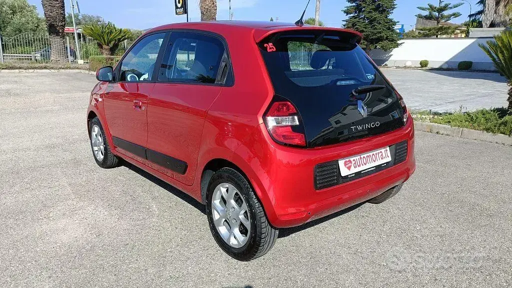 Usata Renault Twingo SE 69 CV (50 kW) 2014 Rosso Utilitaria
