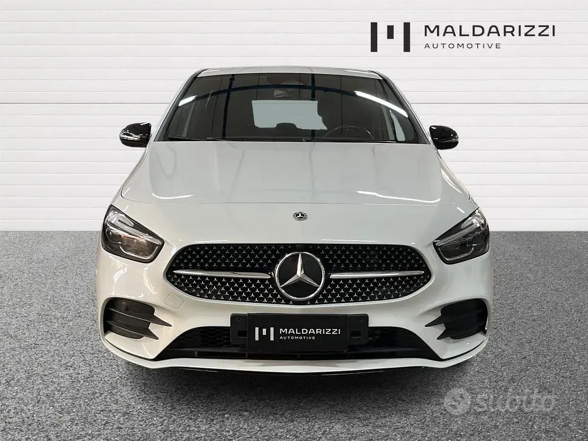 Käytetty Mercedes B200 Advanced Plus 150 HP (110 kW) 2023 Valkoinen Tila-auto