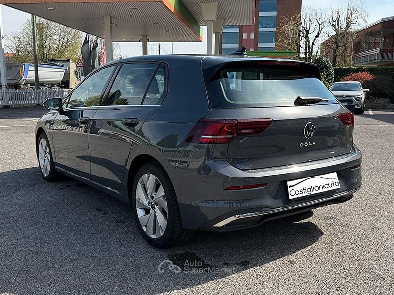 Usata VW Golf VIII Style 150 CV (110 kW) 2025 Gray Berlina