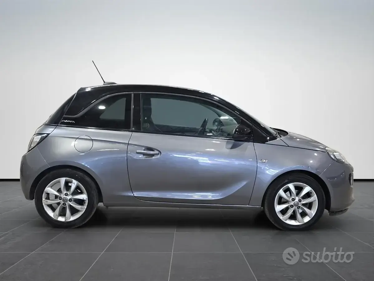Usata Opel Adam Rocks 70 CV (51 kW) 2017 Grigio Utilitaria