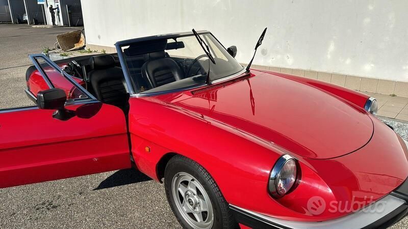 Usata Alfa Romeo Spider 101 CV (74 kW) 1987 Rosso Cabrio