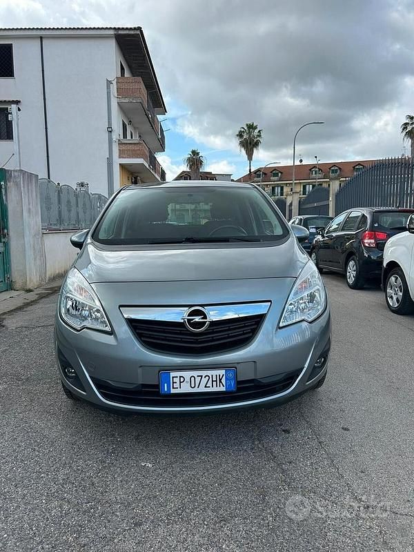 Grigio Usata 2013 Opel Meriva Cosmo Monovolume | 3499 € (Ottimo prezzo) - Immagine 1/4