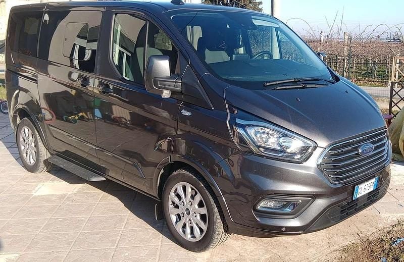 Usata 2022 Ford Tourneo Custom Titanium Furgone | 29.500 € (Ottimo prezzo) - Immagine 1/4