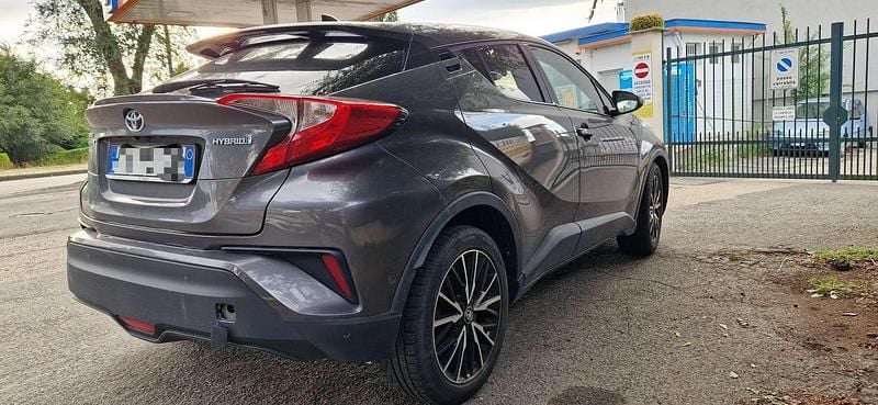Usata Toyota C-HR Lounge 98 CV (72 kW) 2017 Grigio SUV