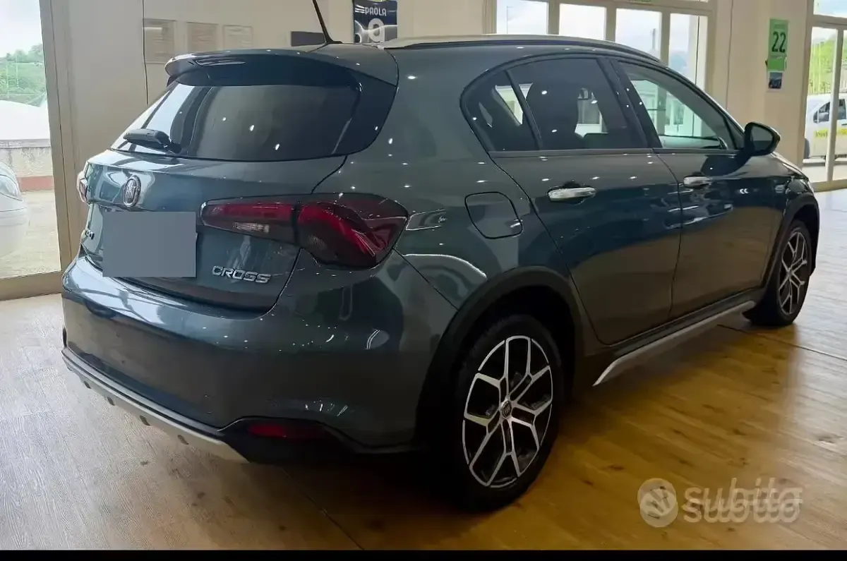 Usata Fiat Tipo Cross 76 CV (55 kW) 2021 Blu Berlina