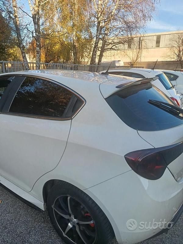 Usata Alfa Romeo Giulietta 109 CV (80 kW) 2011 Bianco Berlina
