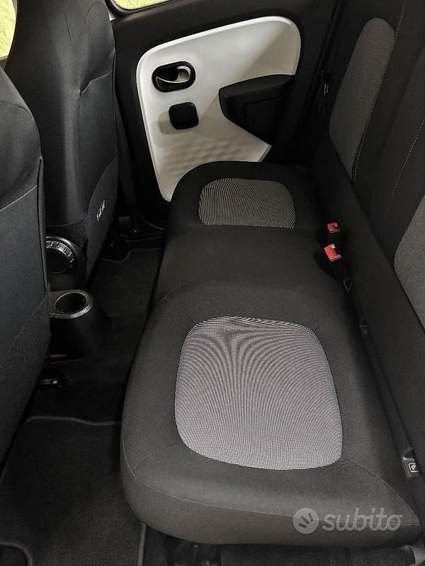 Usata Renault Twingo Techno 60 kW (82 CV) 2023 Grigio Utilitaria