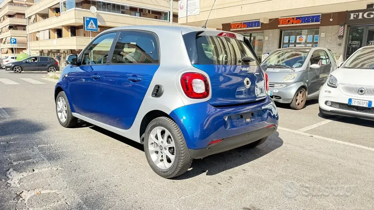 Usata Smart ForFour Passion 71 CV (52 kW) 2018 Blu/azzurro Utilitaria