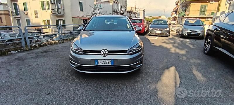 Usata VW Golf VII Executive 116 CV (85 kW) 2018 Oro Station wagon