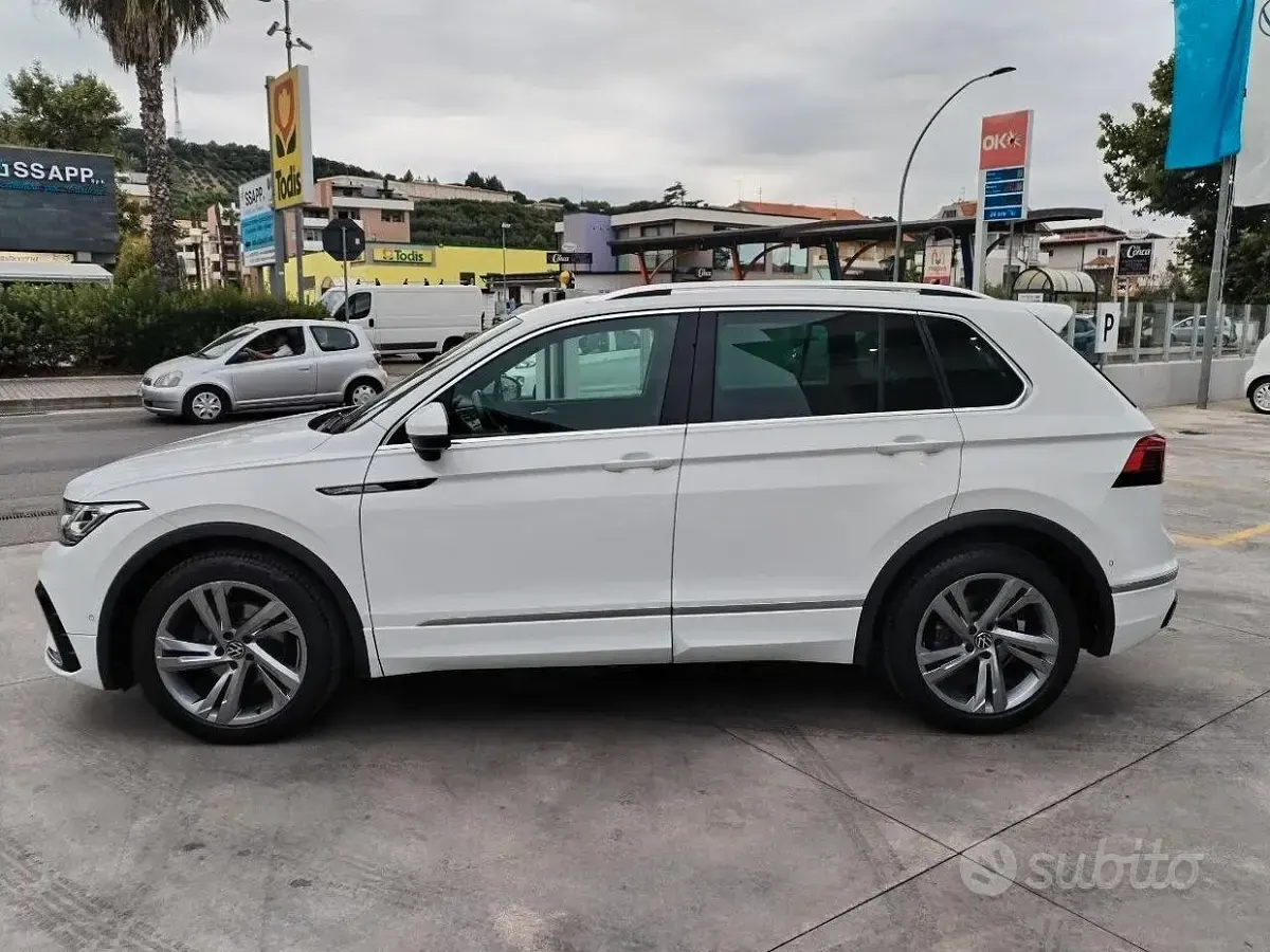 Usata VW Tiguan R-line 150 CV (110 kW) 2023 Pure white SUV