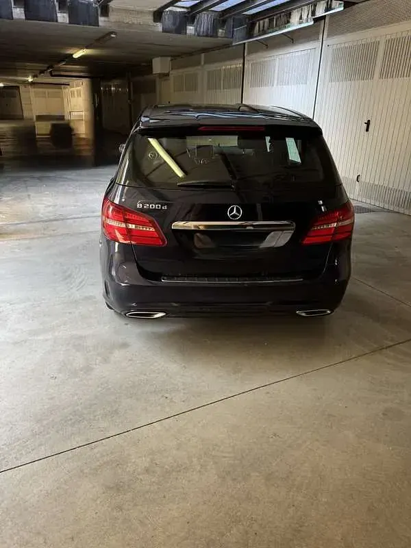 Usata Mercedes B200 136 CV (100 kW) 2017 Blu Utilitaria