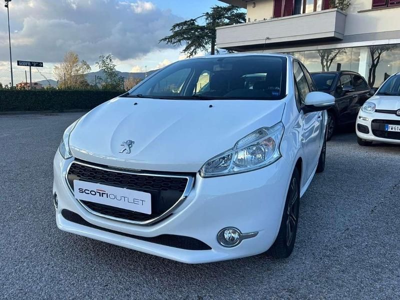 Bianco Usata 2015 Peugeot 208 Active Due volumi | 8200 € (Buon prezzo) - Immagine 1/4