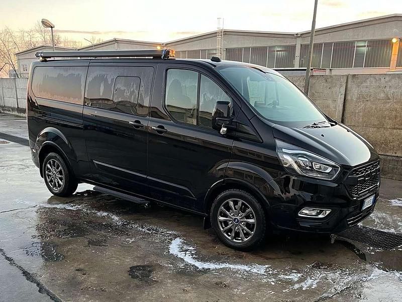 Usata Ford Tourneo Titanium 185 CV (136 kW) 2021 Nero Monovolume