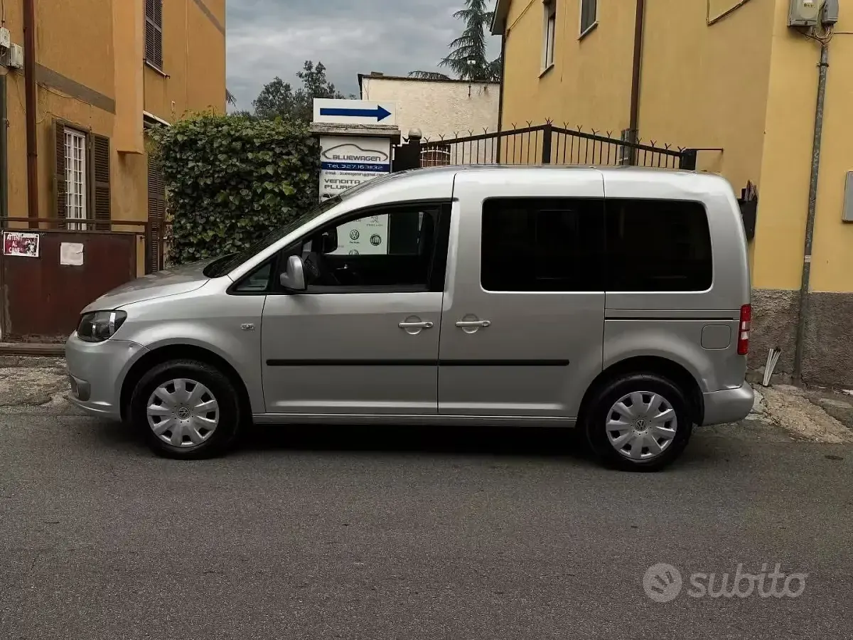 Usata VW Caddy 102 CV (75 kW) 2012 Grigio Monovolume