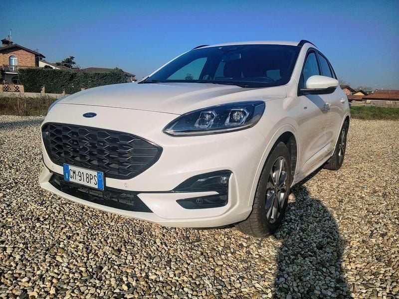 Usata Ford Kuga ST-Line X 152 CV (111 kW) 2023 Lucido triplo strato SUV