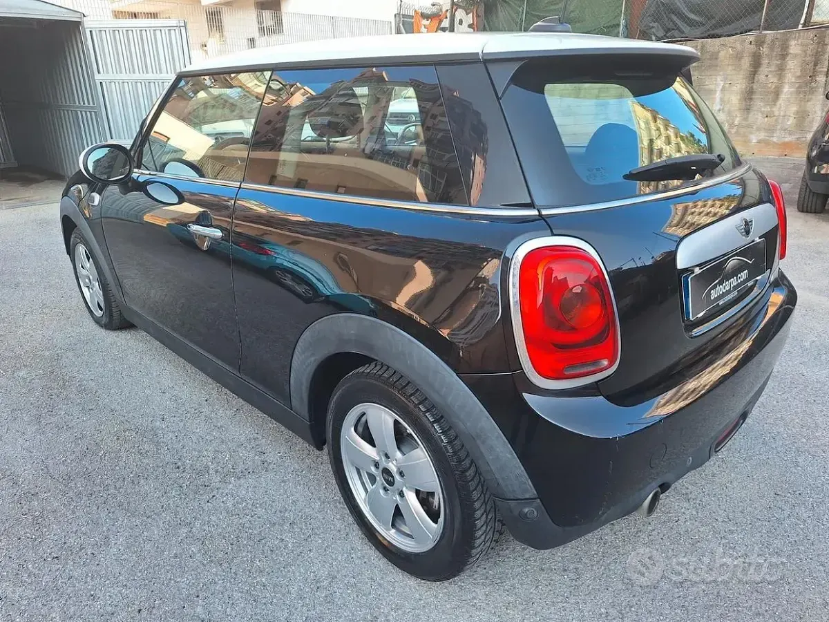 Usata Mini Cooper D 116 CV (85 kW) 2014 Nero Utilitaria