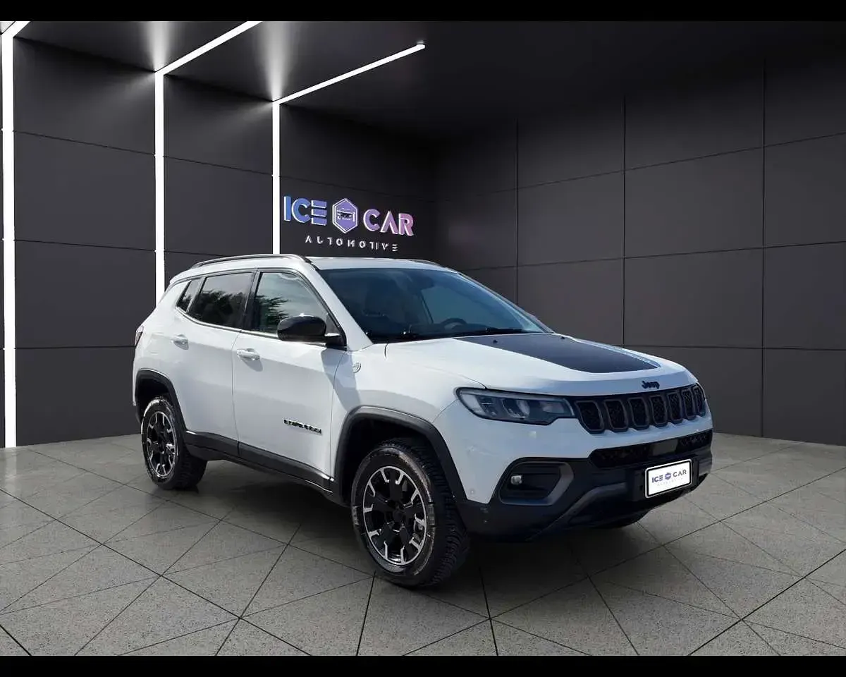Usata Jeep Compass Trailhawk 179 CV (131 kW) 2023 Bianco SUV