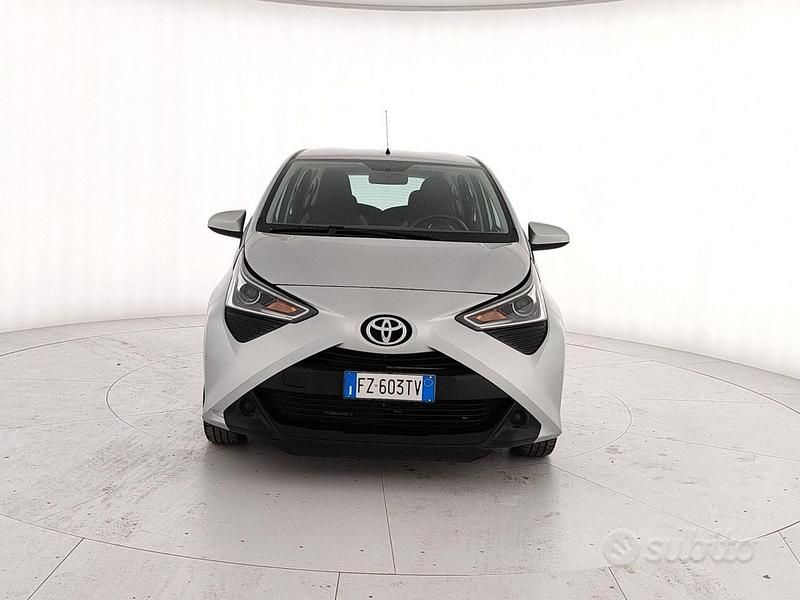 Usata Toyota Aygo Business Edition 72 CV (52 kW) 2019 Grigio Utilitaria