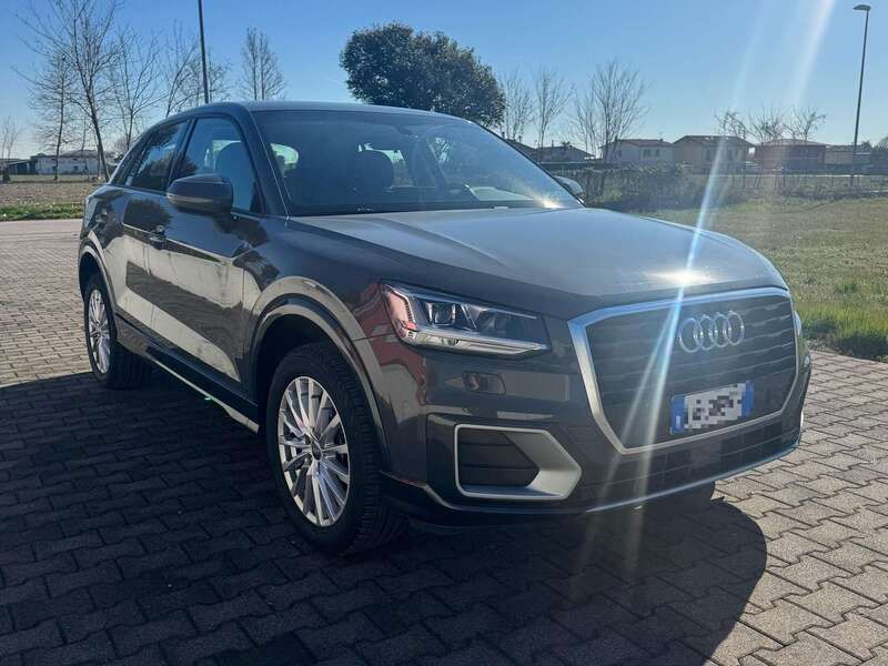 Usata Audi Q2 Business 116 CV (85 kW) 2018 Grigio finanza SUV