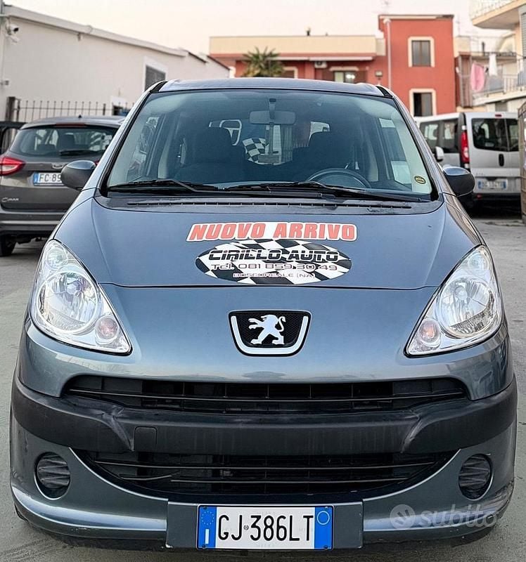 Usata Peugeot 1007 73 CV (53 kW) 2006 Blu Monovolume