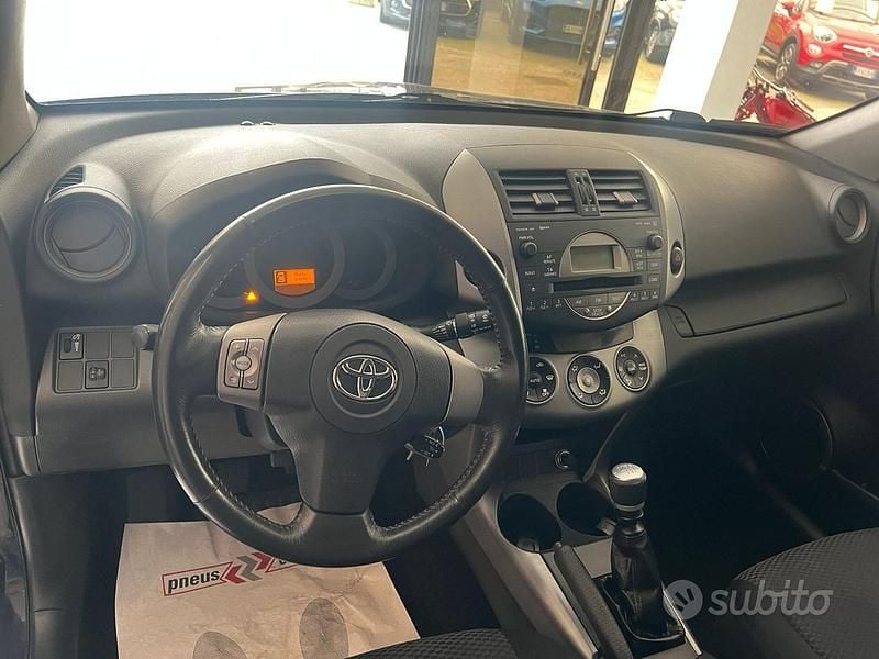 Usata Toyota RAV4 Sol 136 CV (100 kW) 2006 Grigio SUV