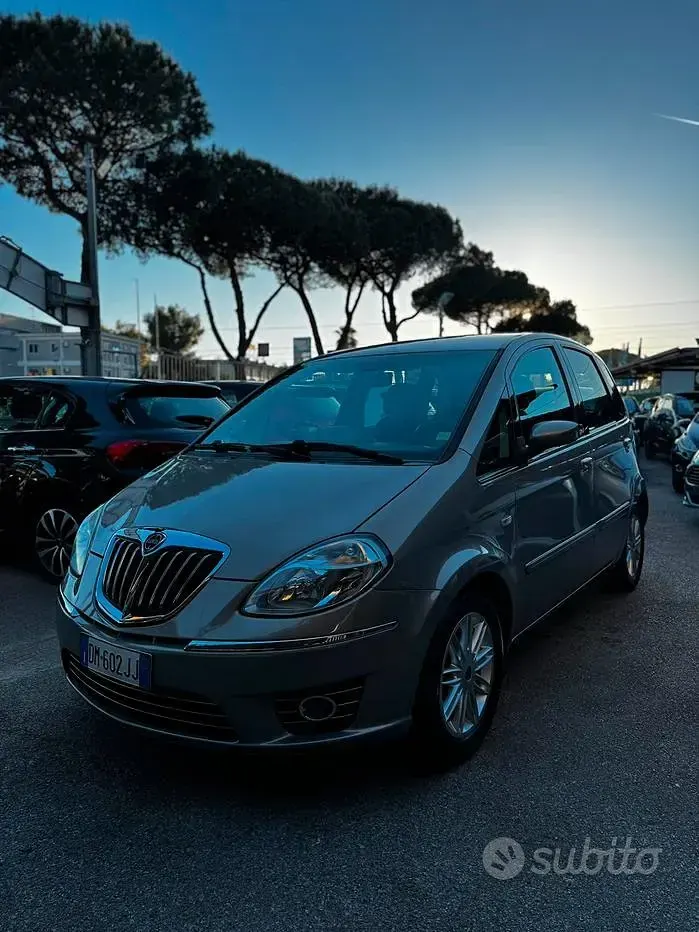 Usata Lancia Musa 95 CV (69 kW) 2008 Grigio Monovolume