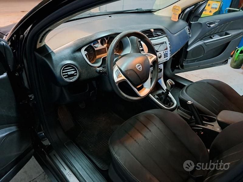 Usata Lancia Delta 120 CV (88 kW) 2010 Nero Utilitaria
