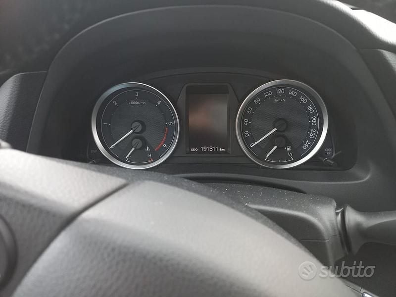 Usata Toyota Auris 2013 Marrone Berlina