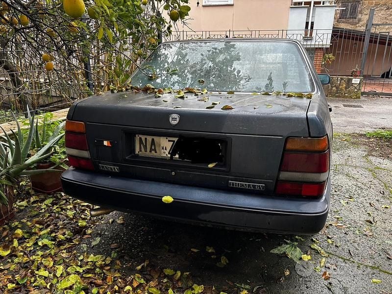 Usata Lancia Thema 150 CV (110 kW) 1987 Blu Berlina