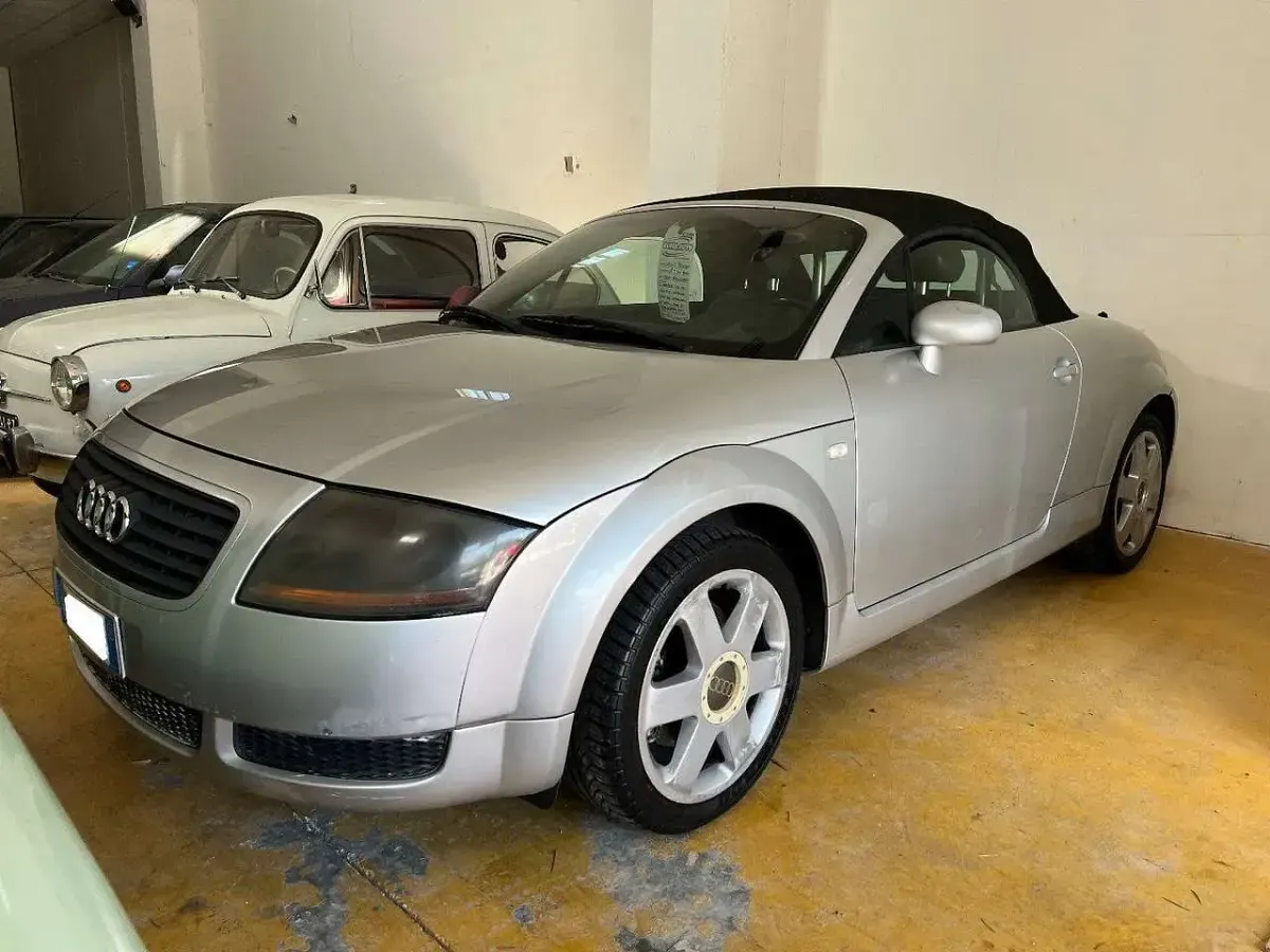Usata Audi TT Roadster 180 CV (132 kW) 2001 Argento metallizzato Cabrio