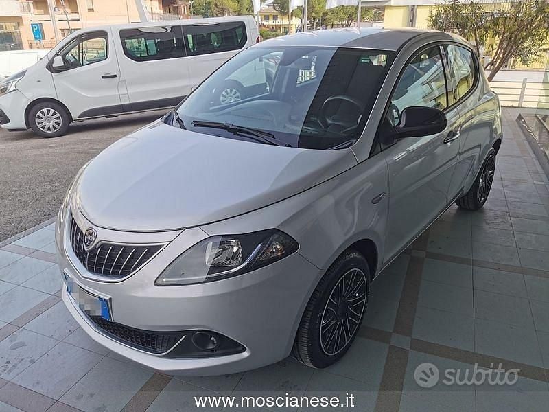 Argento Usata 2021 Lancia Ypsilon S Due volumi | 12.300 € (Cara) - Immagine 1/4