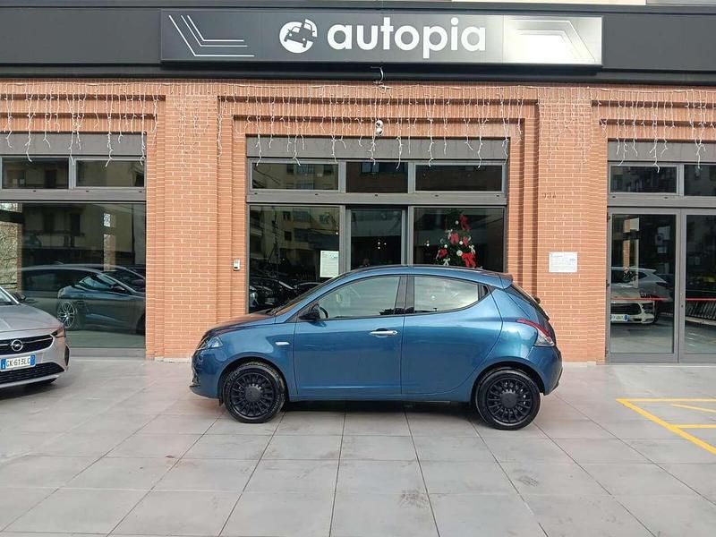Usata Lancia Ypsilon Silver 69 CV (50 kW) 2023 Blu/azzurro Utilitaria