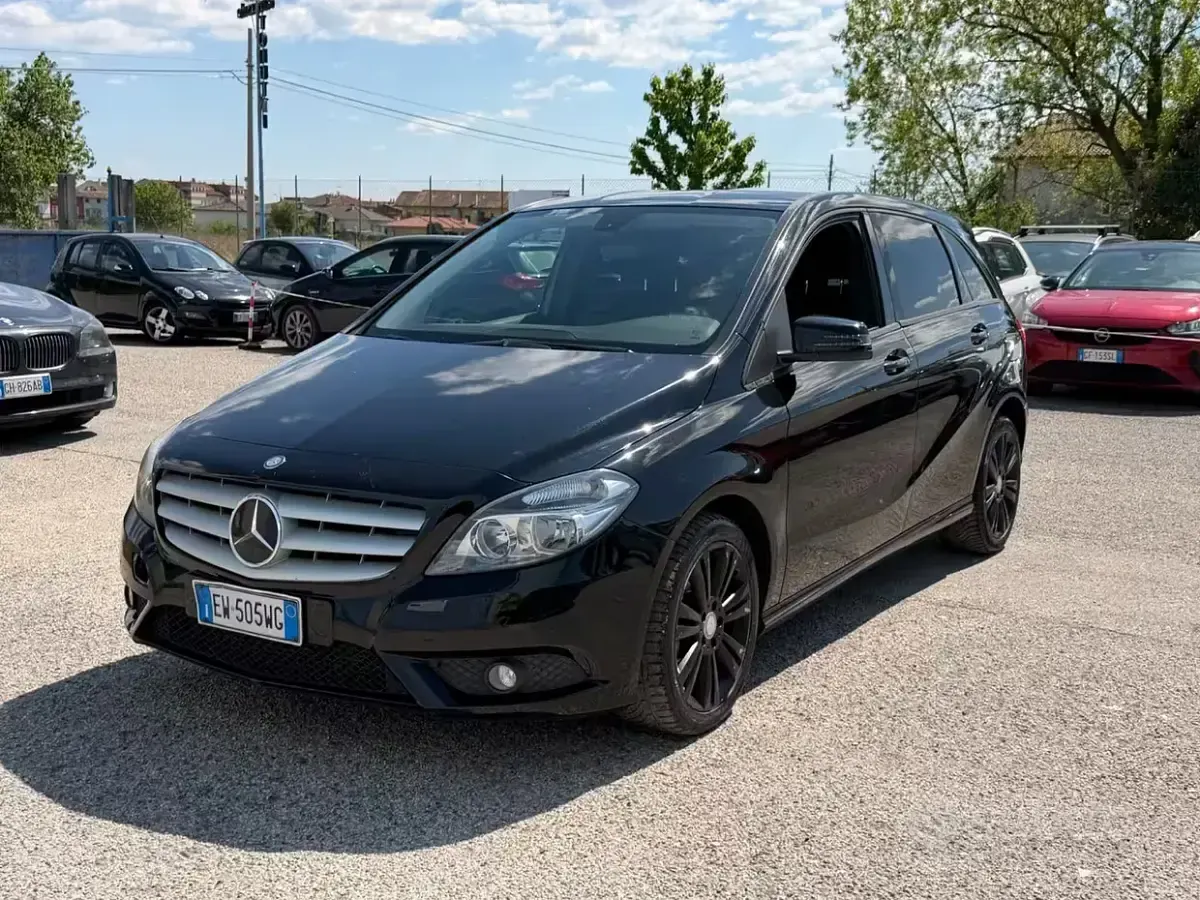 Usata Mercedes B180 Premium 109 CV (80 kW) 2014 Nero Utilitaria