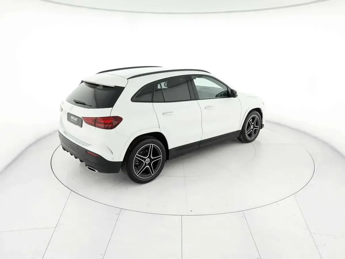 Usata Mercedes GLA180 AMG Line Premium 116 CV (85 kW) 2023 Bianco SUV