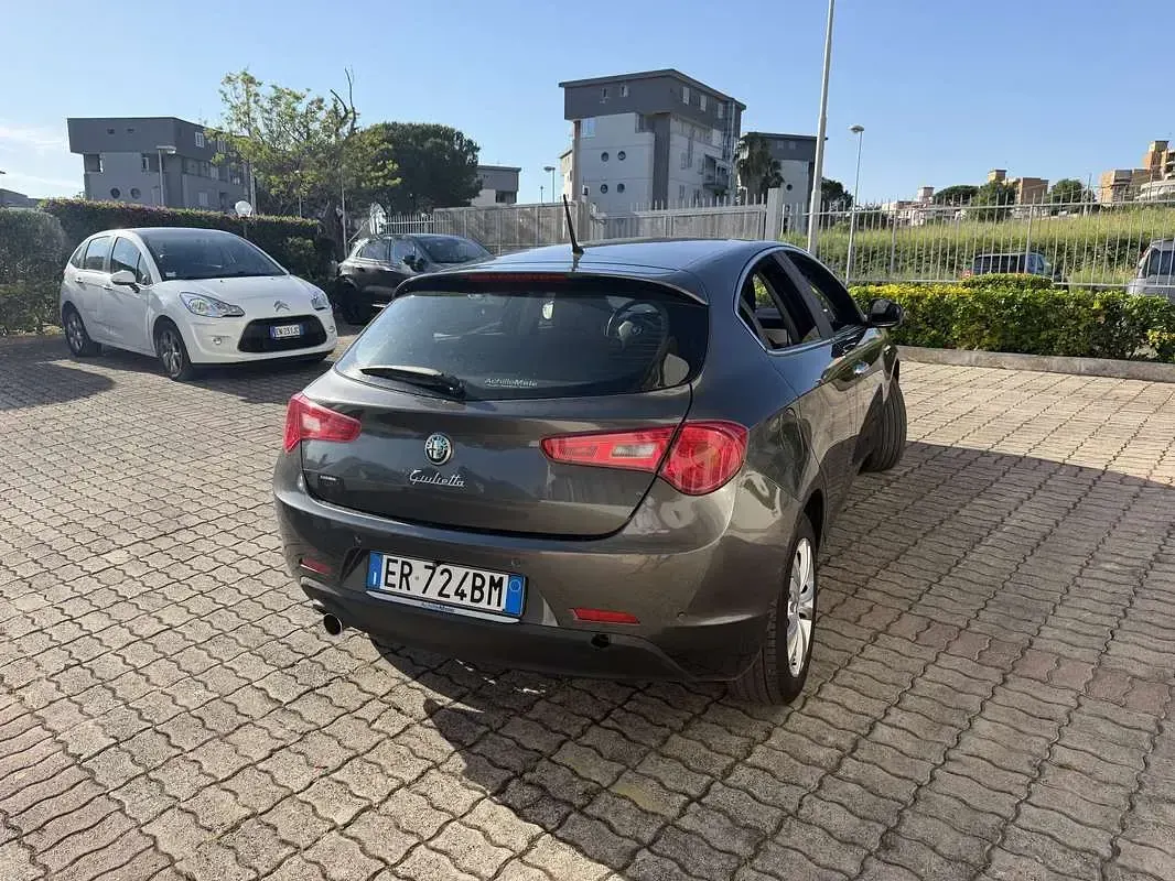 Usata Alfa Romeo Giulietta Distinctive 105 CV (77 kW) 2013 Grigio Utilitaria
