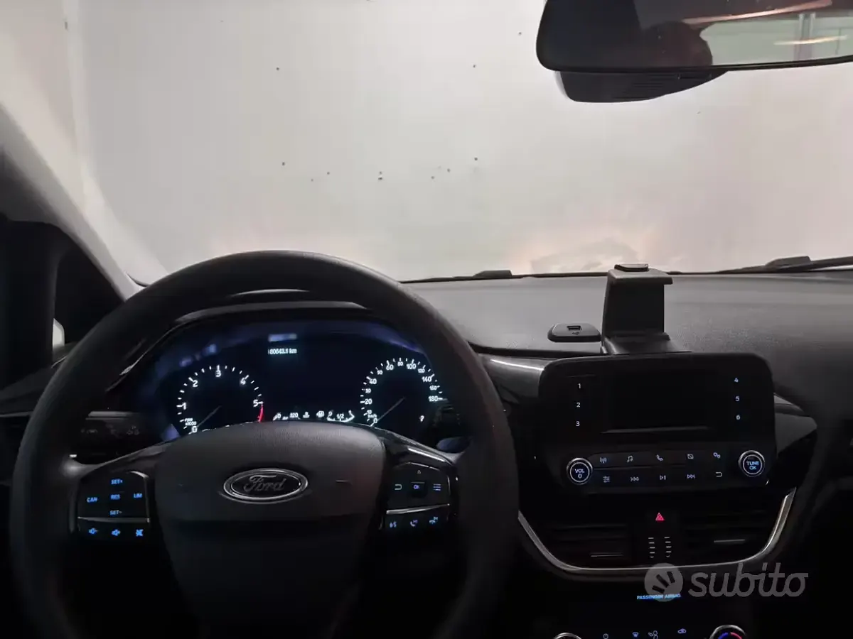 Usata Ford Fiesta 86 CV (63 kW) 2018 Grigio Utilitaria