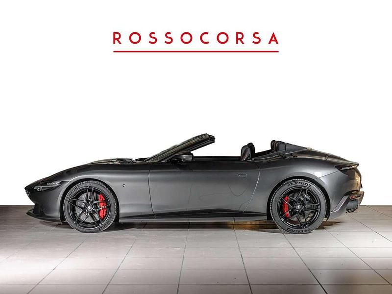 Usata Ferrari Roma 620 CV (456 kW) 2025 Grigio silverstone Cabrio