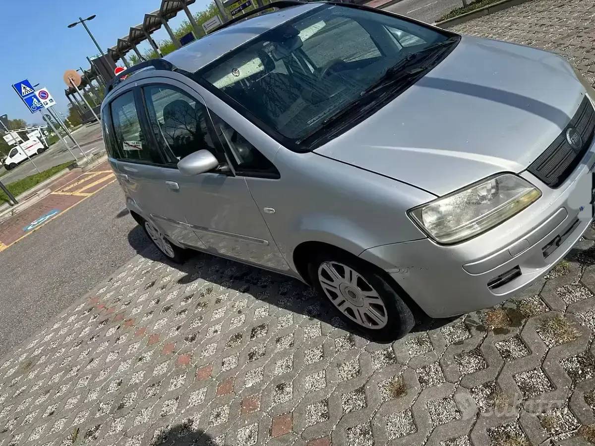 Usata Fiat Idea 95 CV (69 kW) 2006 Grigio Monovolume