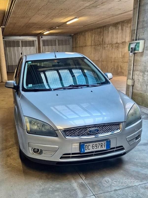 Usata Ford Focus 115 CV (84 kW) 2006 Grigio Coupé