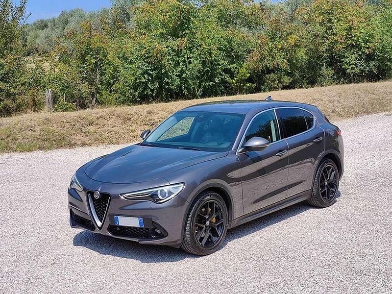 Usata Alfa Romeo Stelvio Executive 179 CV (131 kW) 2017 Grigio SUV
