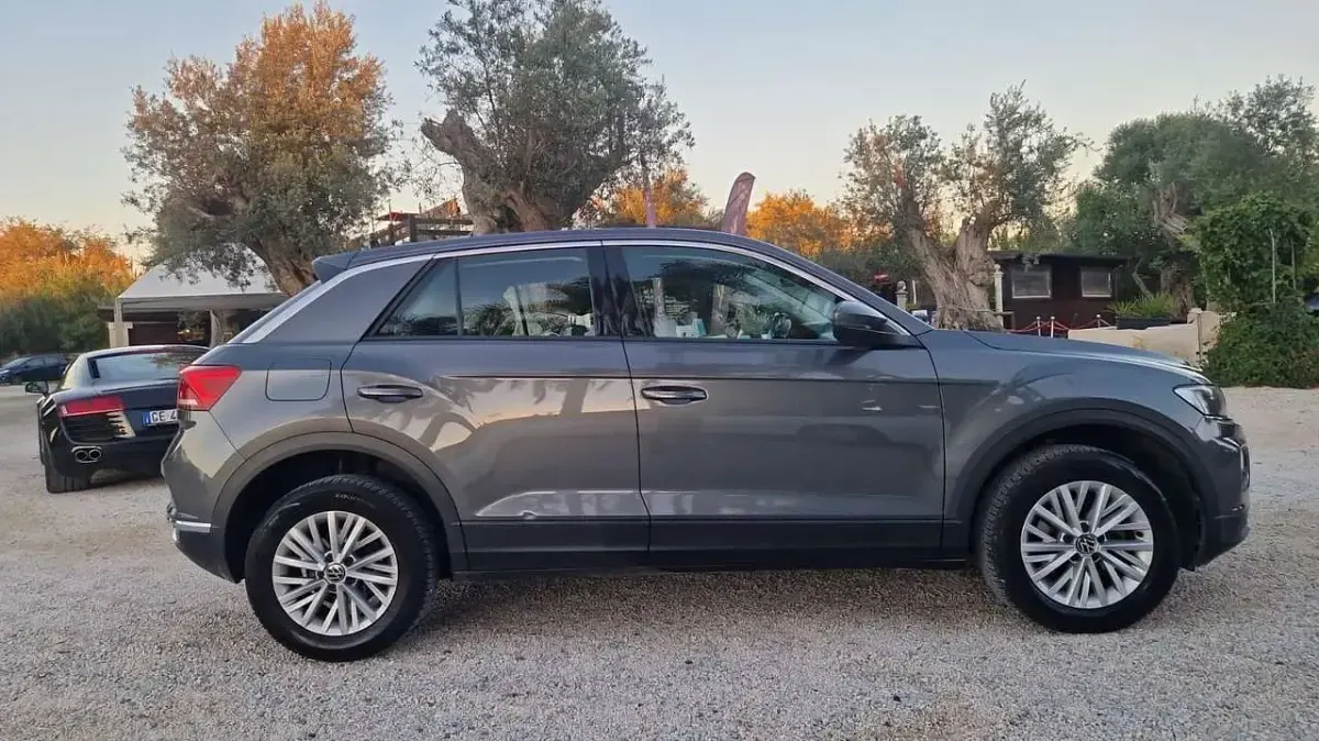 Usata VW T-Roc Business 150 CV (110 kW) 2021 Grigio SUV